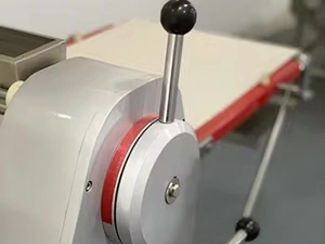 Тестораскаточная машина напольная