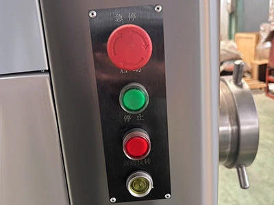 Машина для нарезки замороженного мяса на кубики