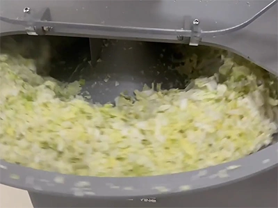 Результат измельчения овощей куттером CNMY